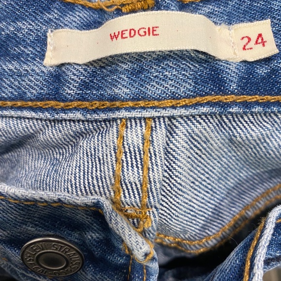 Levi’s Wedgie Light Wash - Picture 3 of 7